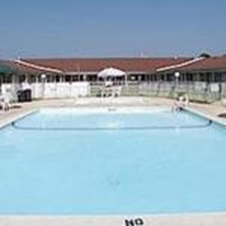 Oceanside Lodge Marmora Esterno foto