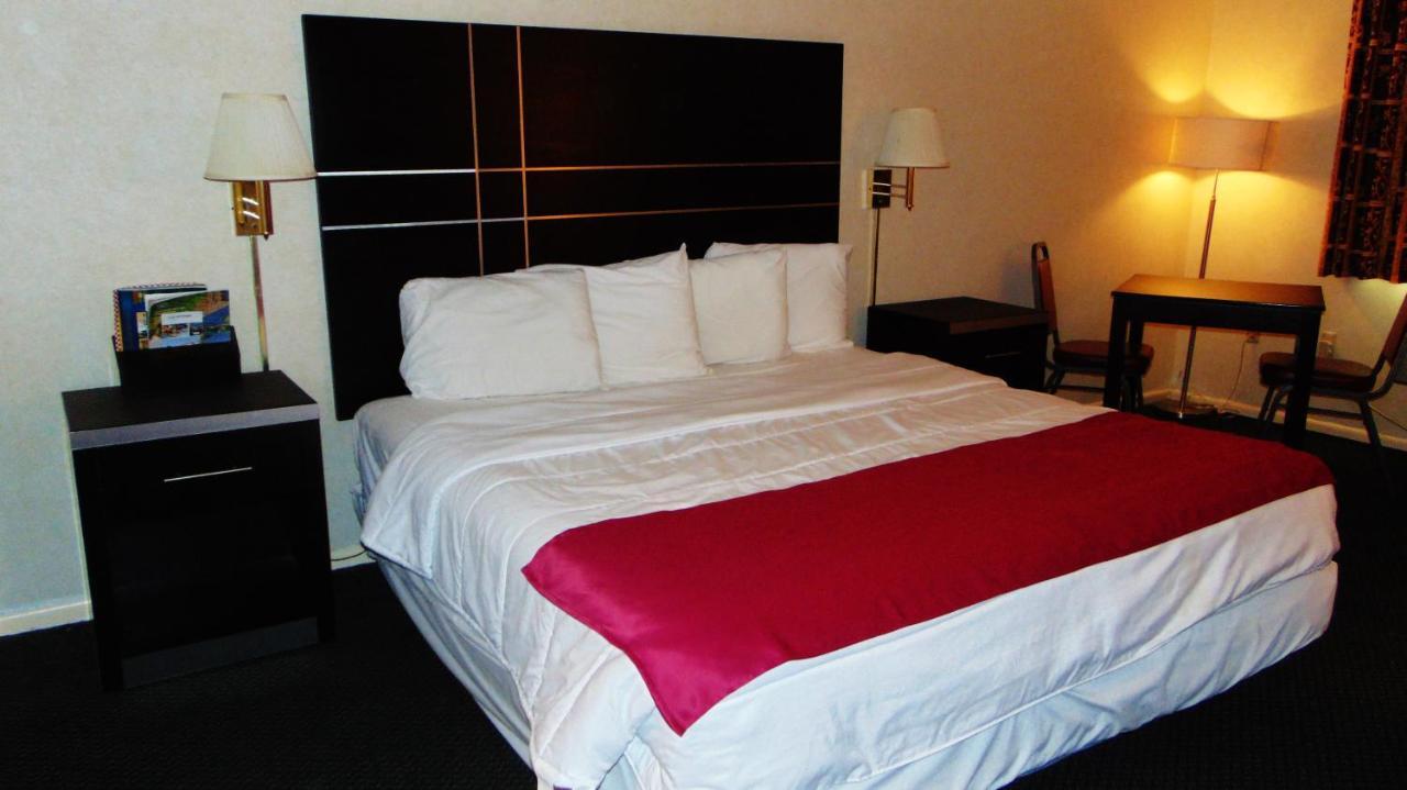 Oceanside Lodge Marmora Esterno foto